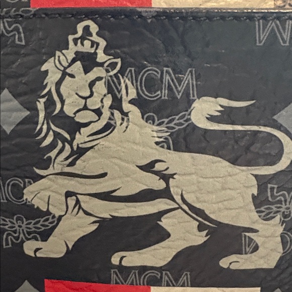MCM Visetos Striped Princess Lion Laptop Bag - Picture 8 of 16